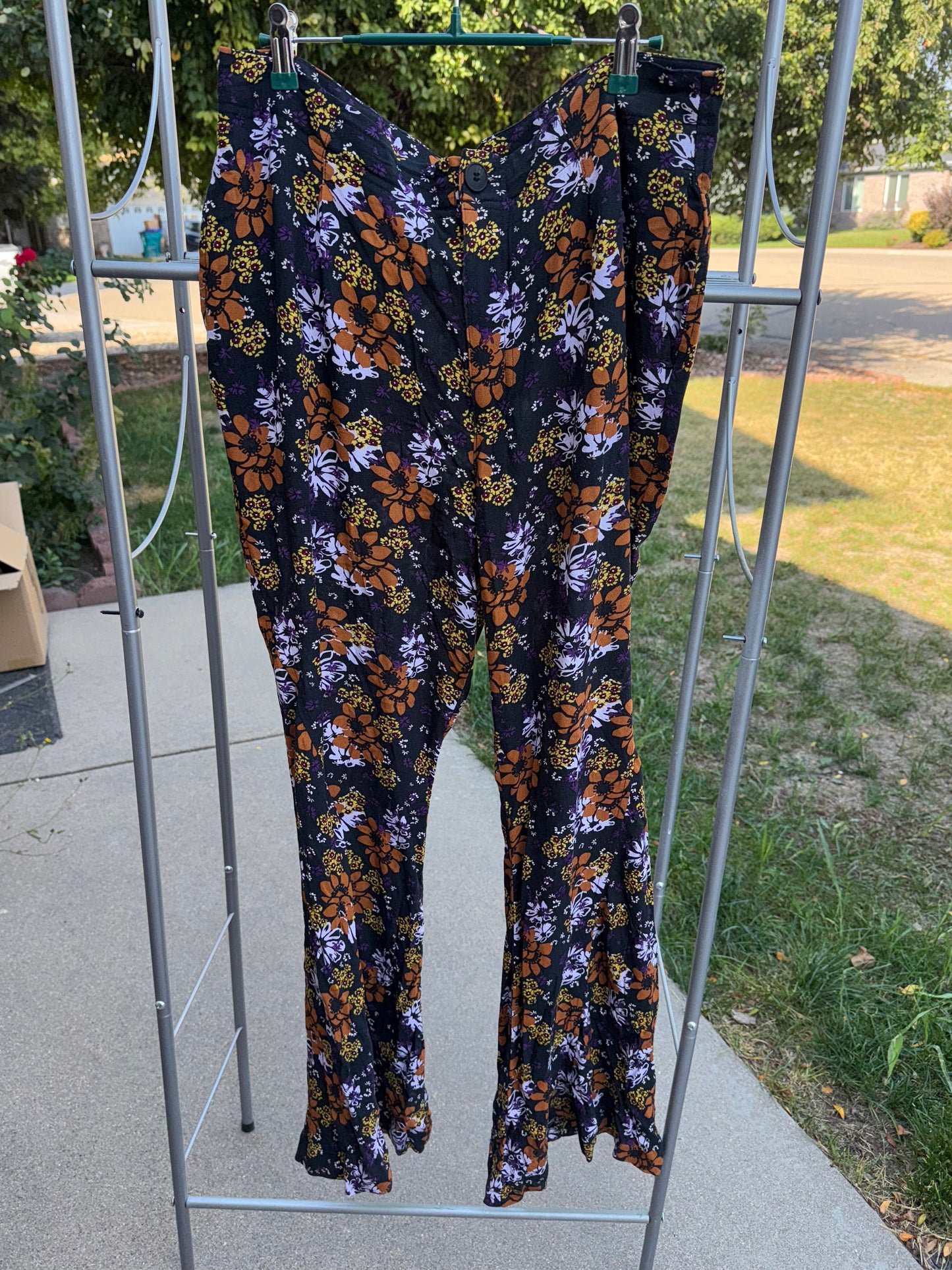 Free people floral pants  (M)