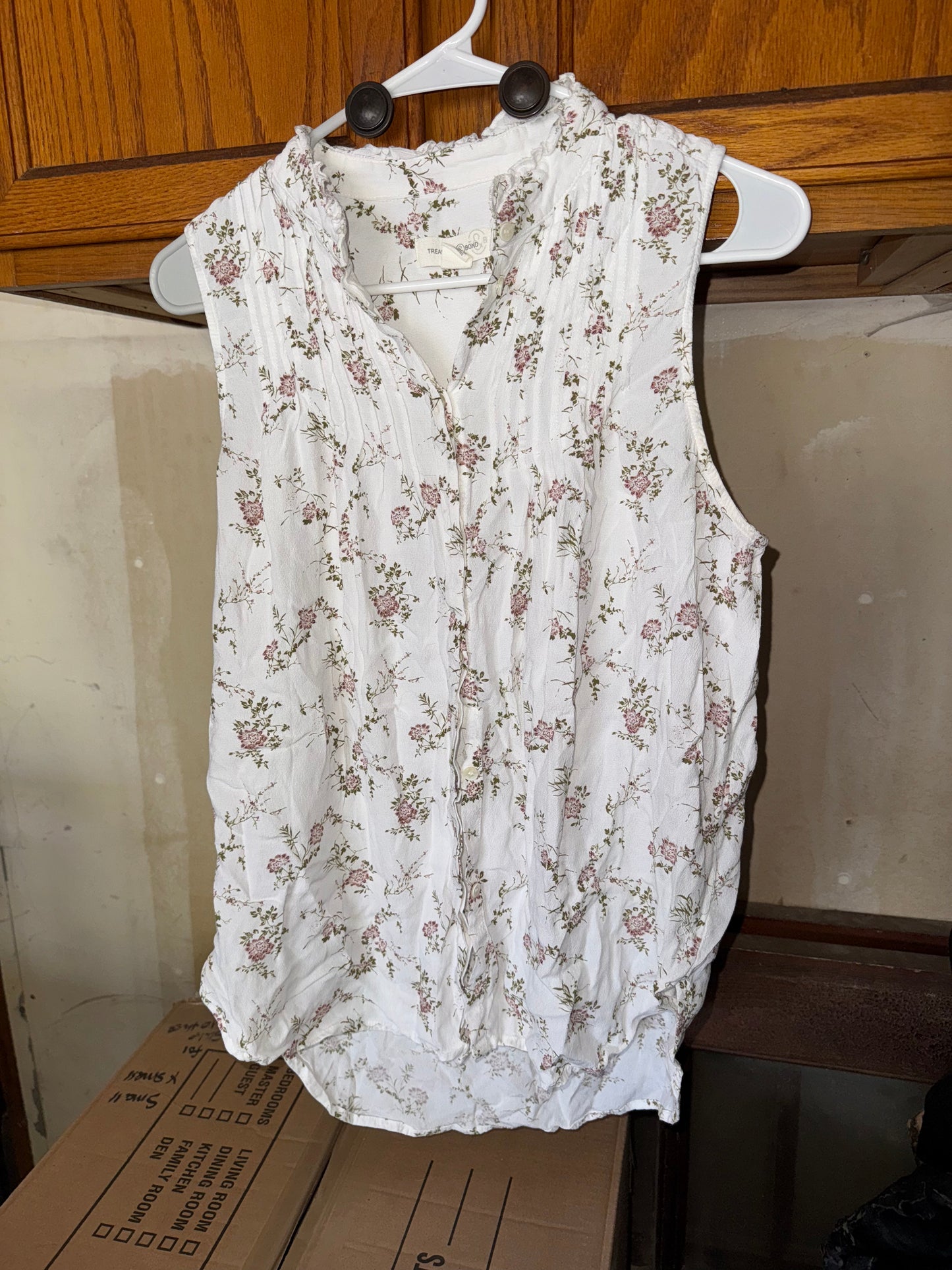 Treasure and Bond floral top (M)