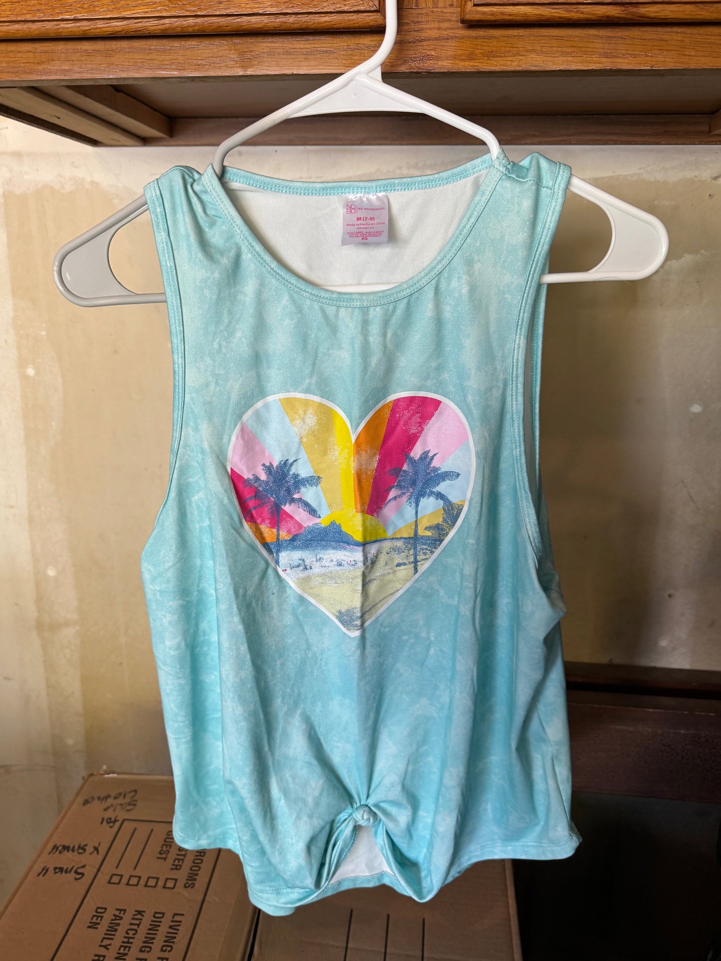 No boundaries beach heart tank (M)